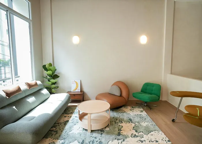 Day One Space - Bts On Nut - Live Above Cowork Cafe 3* Bangkok