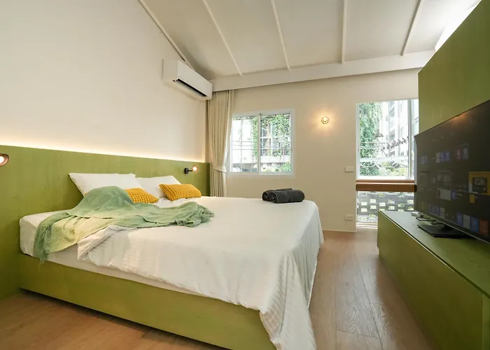 Day One Space - Bts On Nut - Live Above Cowork Cafe 3* Bangkok