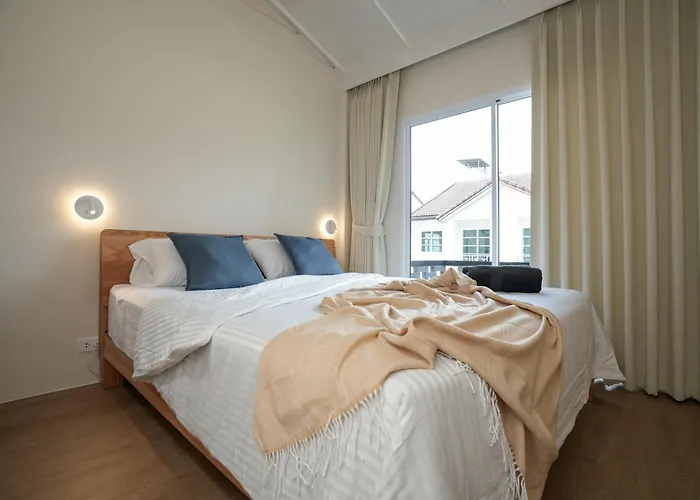 Day One Space - Bts On Nut - Live Above Cowork Cafe Guest house 3*
