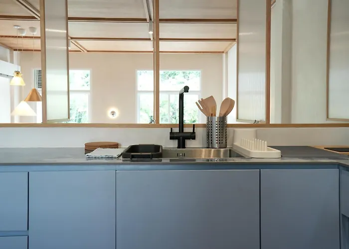 Day One Space - Bts On Nut - Live Above Cowork Cafe Guest house 3*